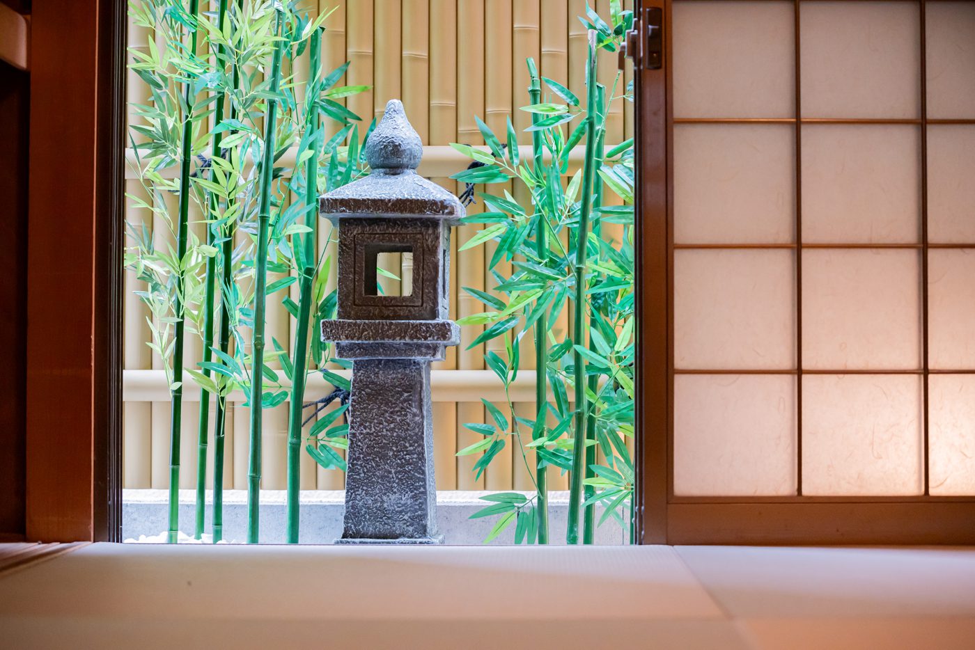 Jardin japonais (lanterne de pierre, bambou)